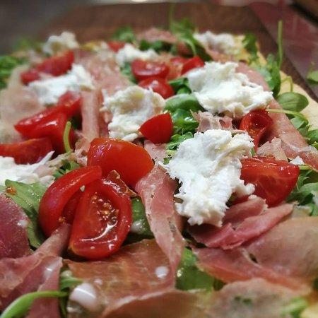 Pizzeria Red Carpet