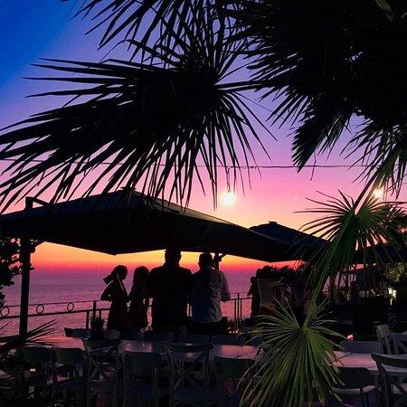 Mood Sunset Club