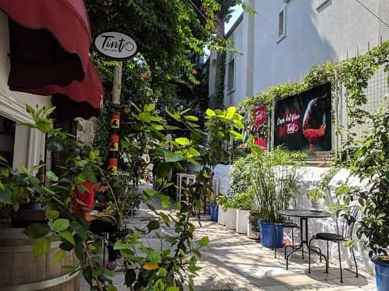 Tinto Wine & Coffee Bar